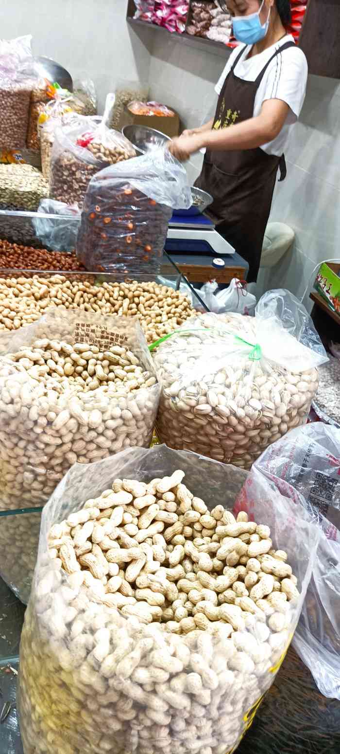 段佩玉重庆奇香花生米-"去的时候快打烊了,店员着急下班,服务态度.