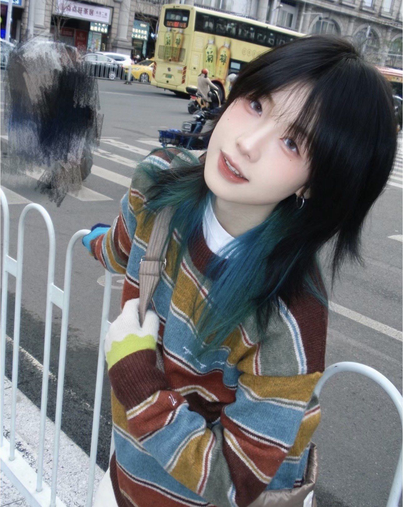 李溪芮挂耳染