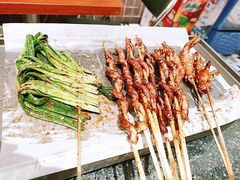 -何妹湿辣牛肉·粤式烧烤砂煲(桂雅路店)