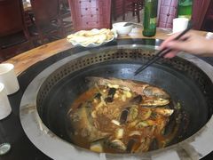 -粘豆包柴火铁锅炖