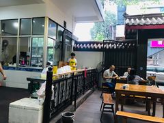 -茅屋大酒店