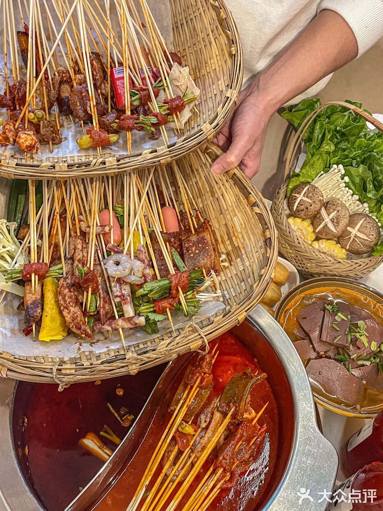 福州市中心！！在绿皮火车上吃串串🤤