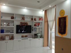 -靓芙泉专研痘痘肌