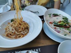 -Chom Cafe and Restaurant