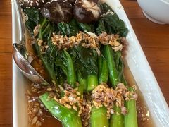 -Chom Cafe and Restaurant
