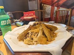-头上红煨盐鸡·非遗院子餐厅
