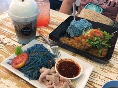 猪肉拌面-蝶豆花蓝面条