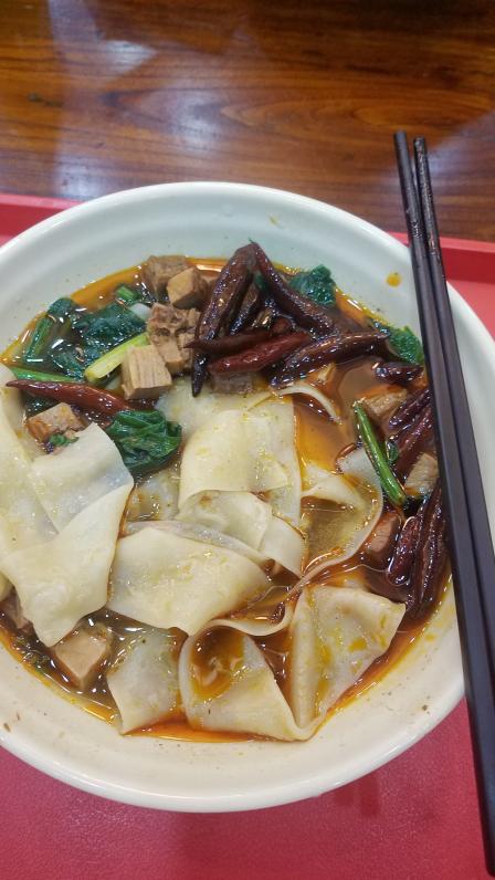 在北京就一直非常想念我大唐山的牛肉板面在点评上搜了一下看到就在家