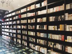 -钟书阁(松江泰晤士小镇店)