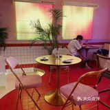 成都探店|这家西餐厅，一步一景，落日斜阳的环境也太美了吧[爱心]