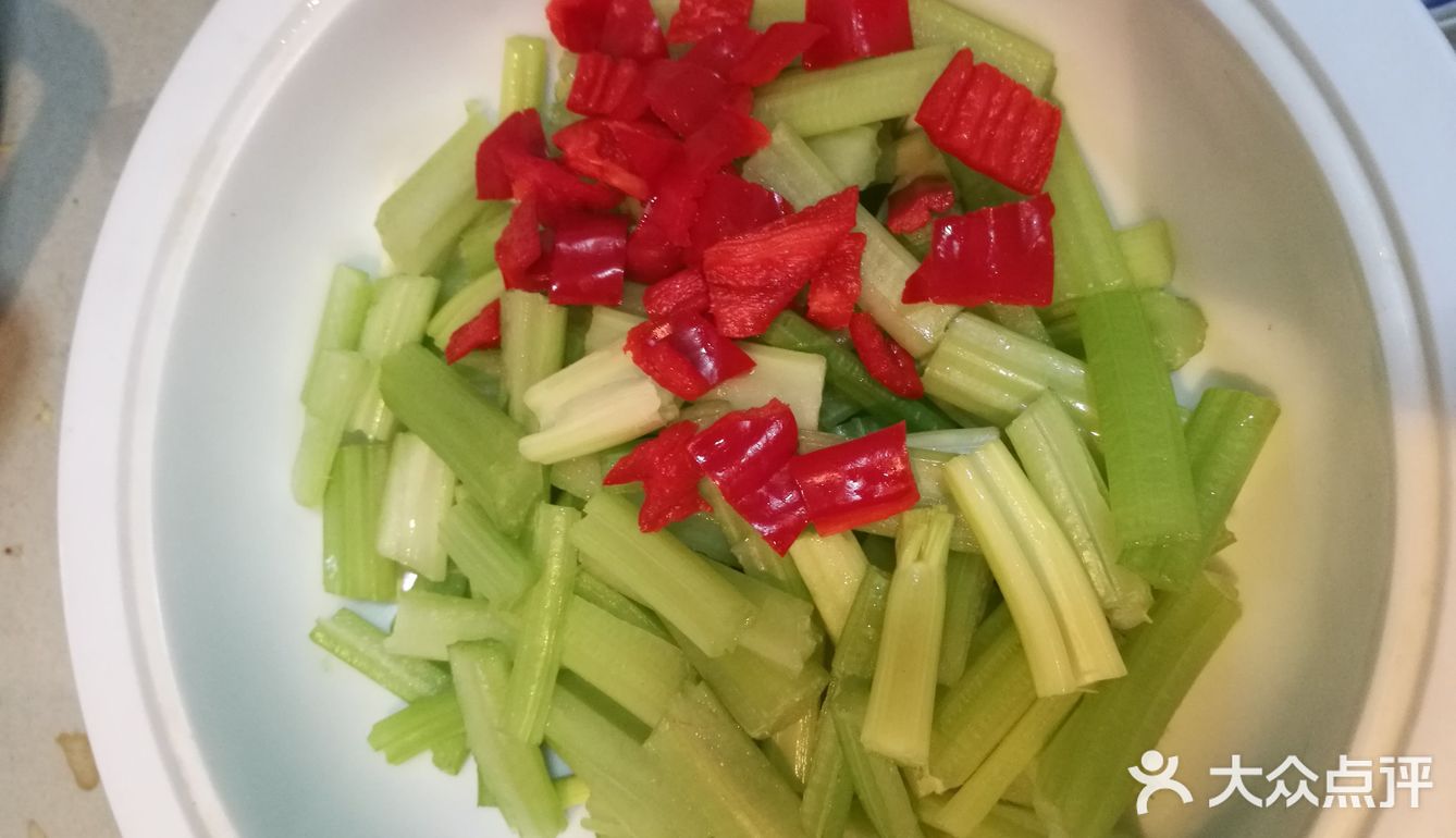 素菜美味营养不打折之蛋白炒芹菜