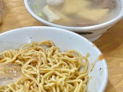 -松树干拌面店
