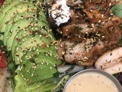 照烧鸡肉配牛油果拉法沙拉-HELLO 27 意面·沙拉·帕尼尼