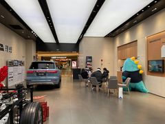 -理想汽车(世纪汇店)