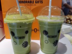 牛油果雪梨汁-每日新鲜水果吧(上海环球金融中心店)