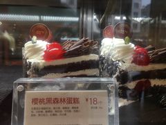 樱桃黑森林蛋糕-85度C(江都金鹰店)