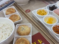 -花馬肆.云南过桥米线(汉神购物广场现场熬汤店)