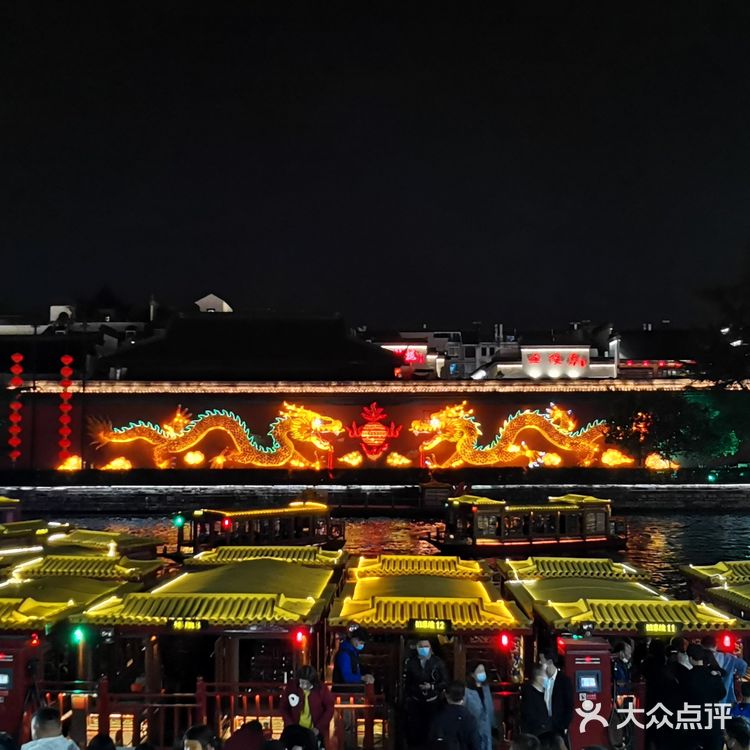 夜幕降临 华灯初上  一场穿越时空的对话