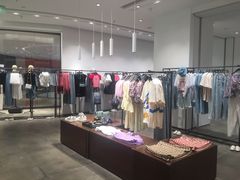 -URBAN REVIVO(上海中庚漫游城店)