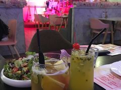 -樱花里音乐餐吧·牛扒椰子鸡(东圃店)