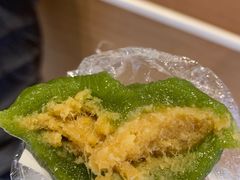 咸蛋黄肉松青团-真老大房鲜肉月饼(南京路步行街店)