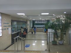 -上海大学附属上海和平眼科医院