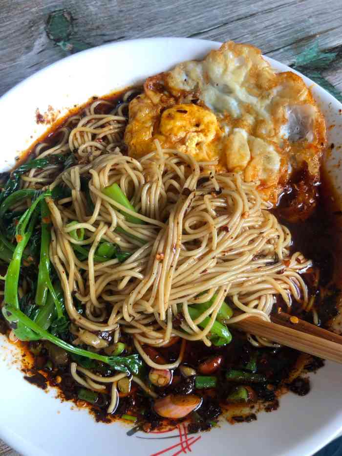 打分 路过随意吃的一家小面馆,份量很多,胡辣壳海椒比较香,麻味不够