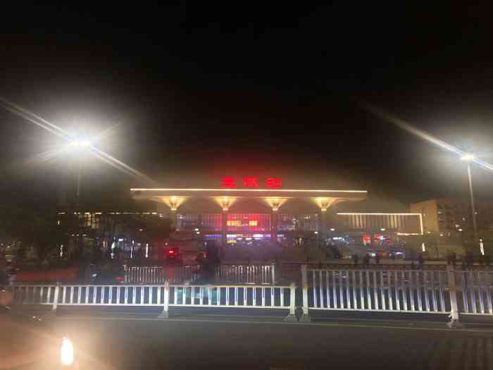 玉林火车站-"出发了,记得小时侯想看火车,就跑到玉林火.