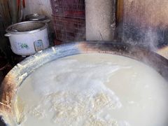 大锅正在煮豆浆-云南大锅豆浆店