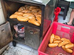 -Bánh Mì Huynh Hoa