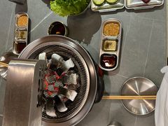 -围炉肉舍•炭烤活鳗•丹东海鲜烤肉(步行街店)