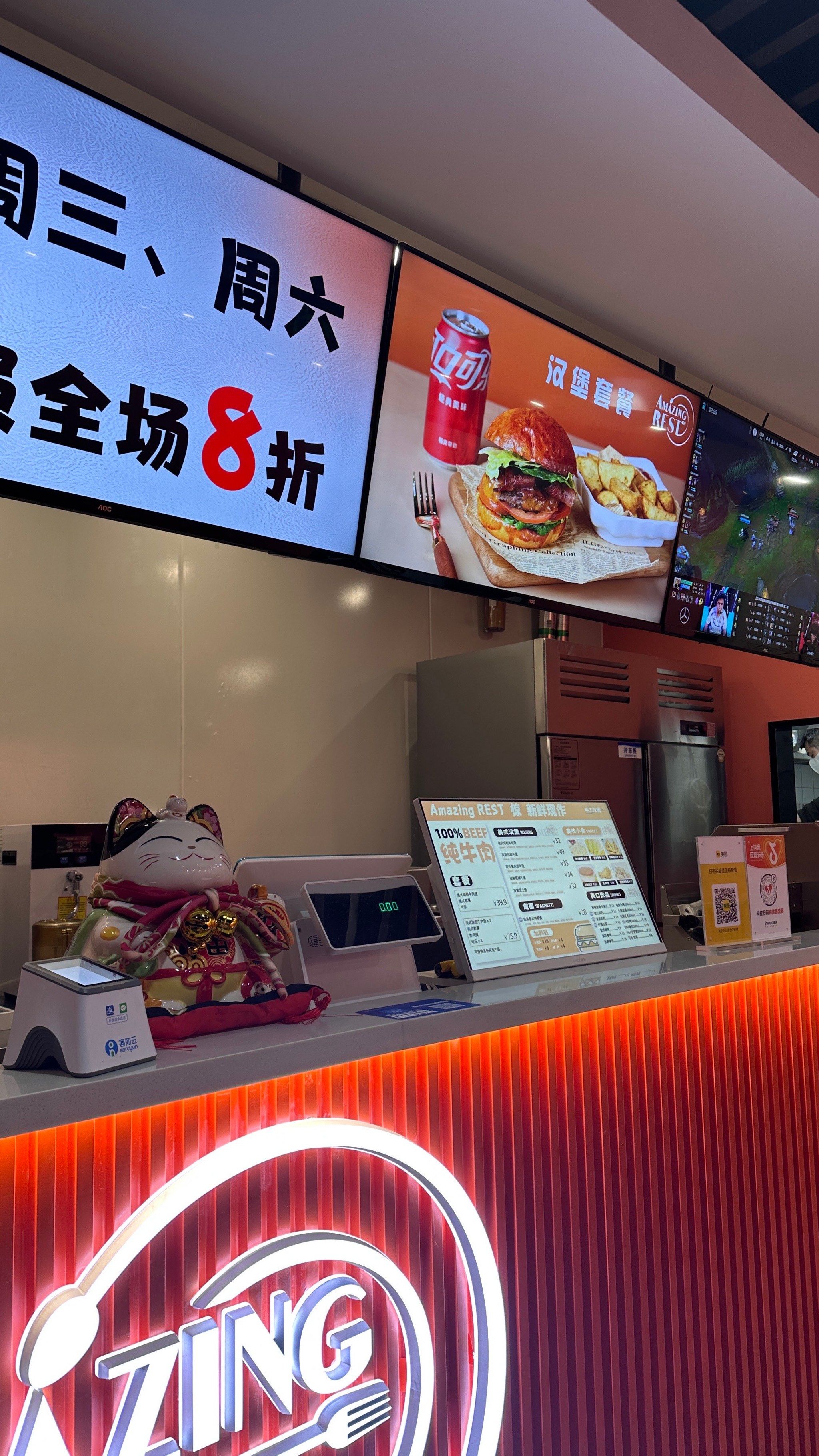 这家汉堡店真的好绝啊,位置很好找的,星海