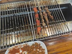 -哈尔滨小酒馆·鲜肉现穿自助烧烤(康新花园店)