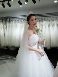 -雪莉美妆婚纱馆
