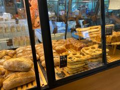 面包甜点陈列柜-Dough&Joe团憩(瑞虹天地月亮湾店)