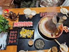 -果松木炭酸菜铜火锅·外婆参鸡汤