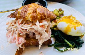 Fresh Shrimp Benedict Croissant with Black Truffle