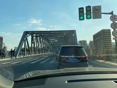 -上海南新雅皇冠假日酒店-停车场