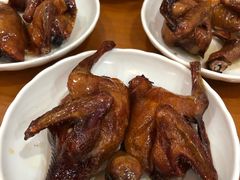 红烧乳鸽-煲煲掂风味煲仔饭餐厅(西区店)