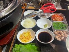 -围炉肉舍•炭烤活鳗•丹东海鲜烤肉(步行街店)