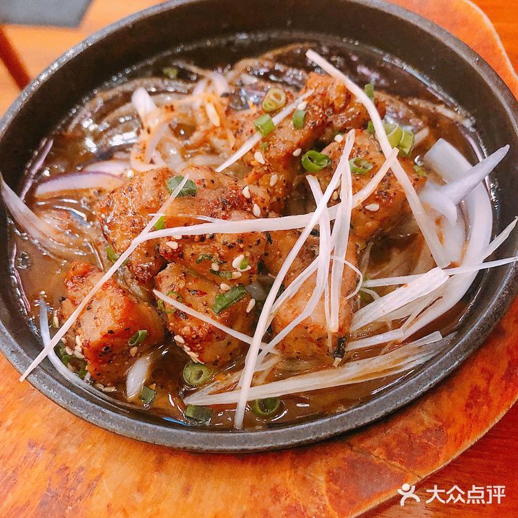 浅草君应该也算得上是一家网红日料餐厅了，平价又好吃