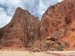 -天山神秘大峡谷