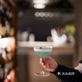 「钻进小酒馆，被浪漫与温柔包围。」