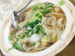 蔬菜肉骨茶-新峰肉骨茶