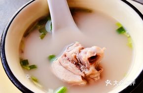 Warm Ginger Pepper Pork Stomach Chicken Soup