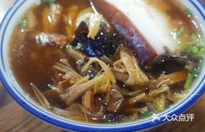 Vegetable-Top Braised Pork Noodles