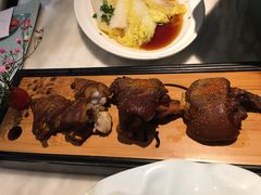 万山烤猪蹄-周渝食惦·酸菜鱼精致川菜(横岗店)