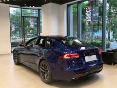 -TESLA 特斯拉(上海太古汇体验店)