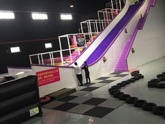 -嘿哟动霸CHUA·新潮玩运动娱乐中心·蹦床滑冰团建乐园