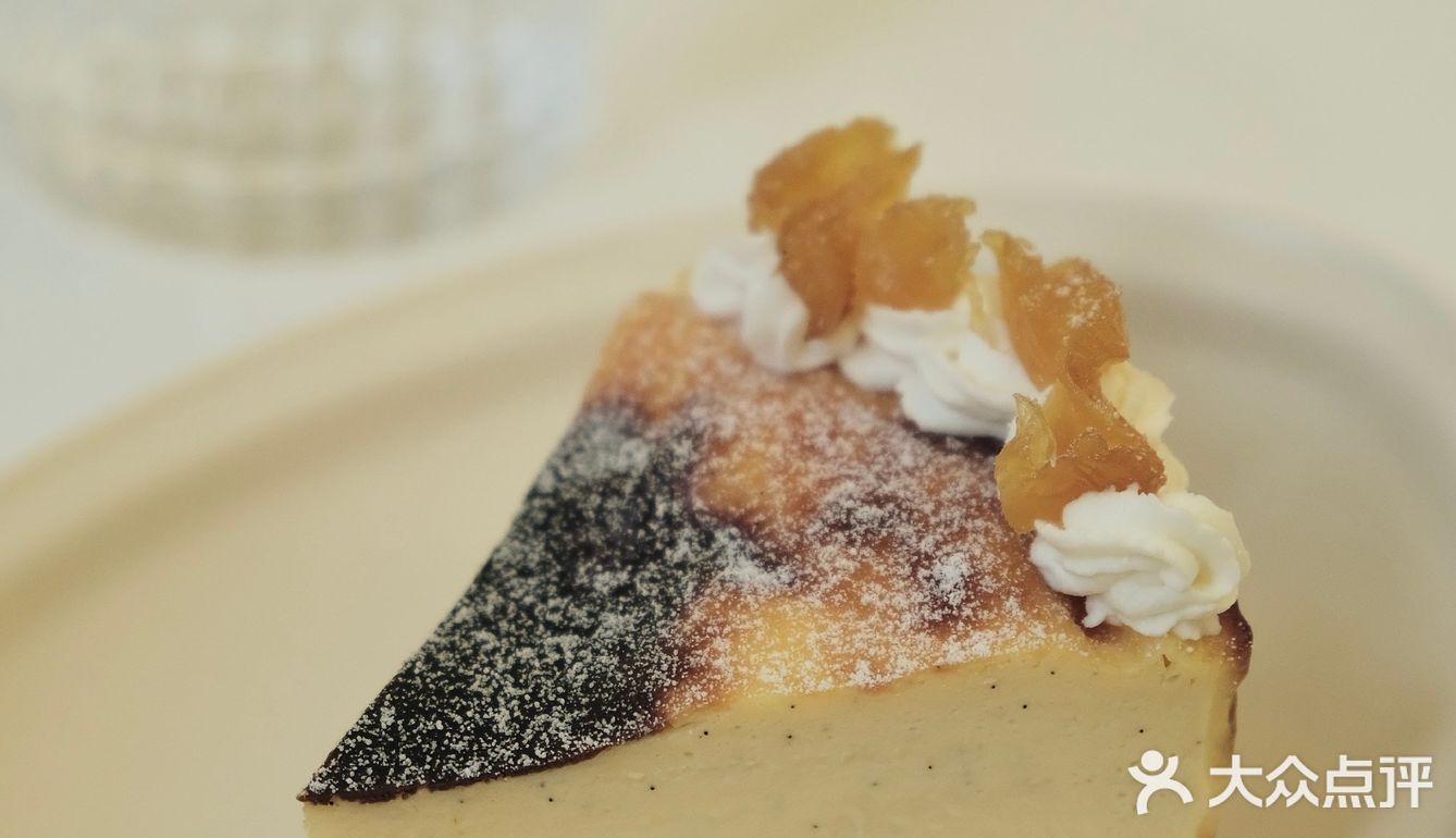 香草凤梨巴斯克 表面和底部凤梨酱,巴斯克本身